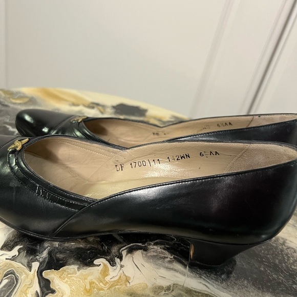 Vintage Salvatore Ferragamo Black Leather Pumps Size 6.5 Made in Italy - Picture 6 of 9